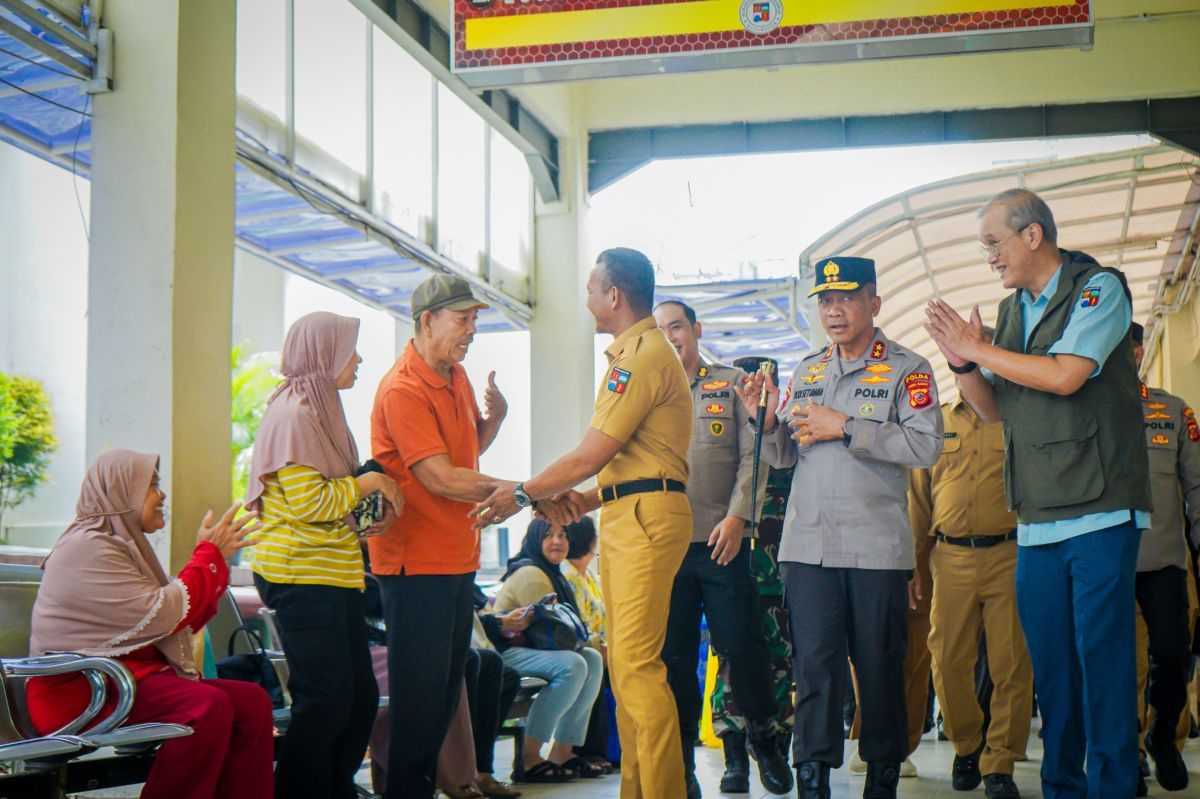 Dampingi Kapolda Jabar, Jenal Mutaqin Pastikan RSUD Tangani Korban Robohnya Majelis Taklim